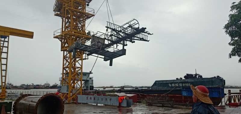 1597131053175217.jpg H5543雷达桅顺利交付.jpg